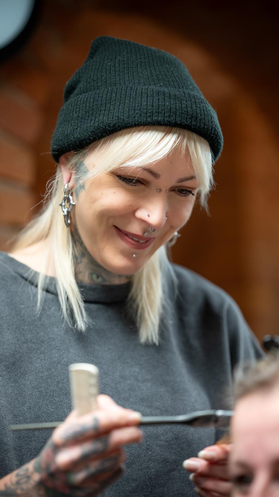 Kitty – Friseurin cut/club