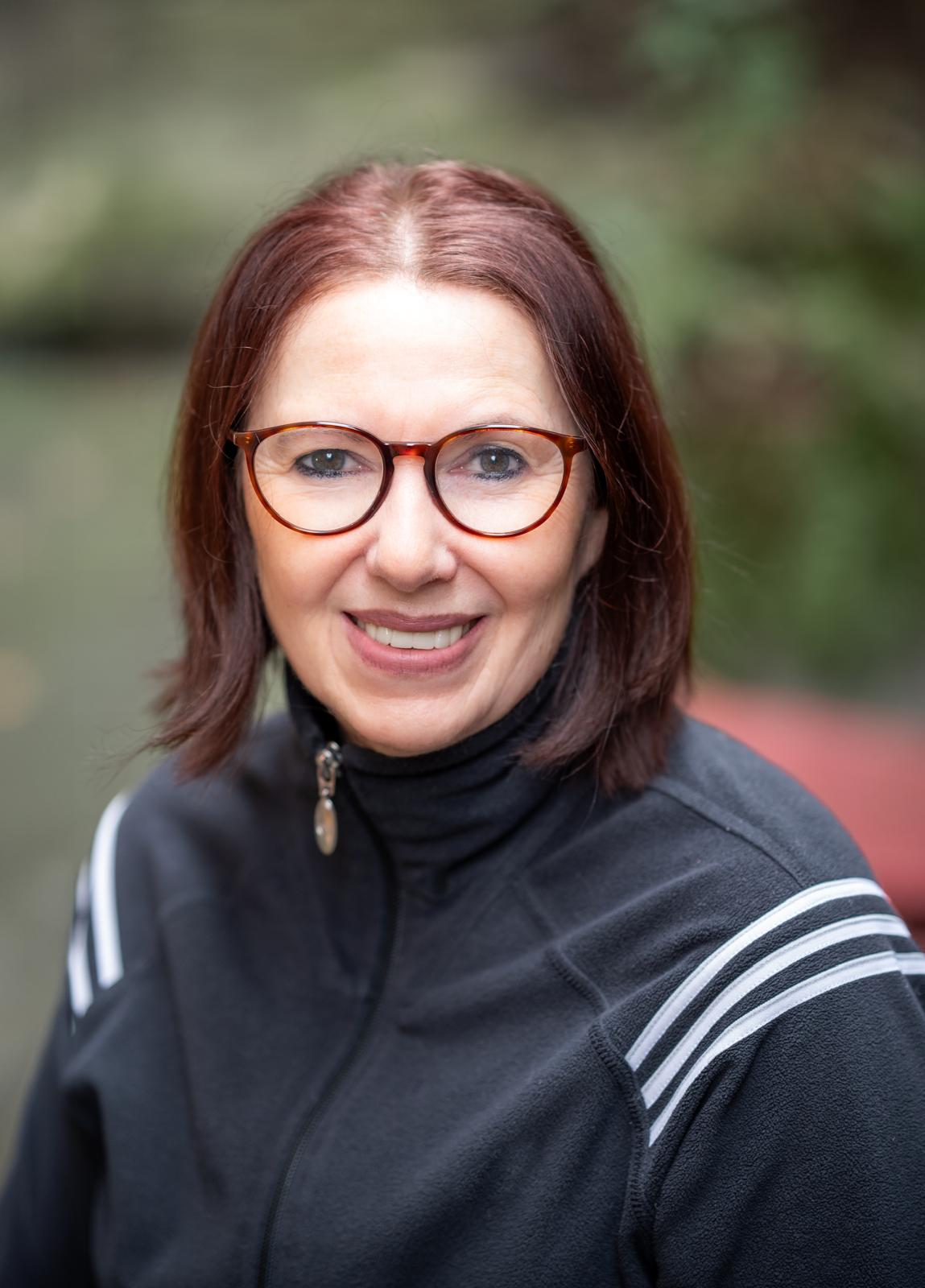 Monika – Friseurin cut/club